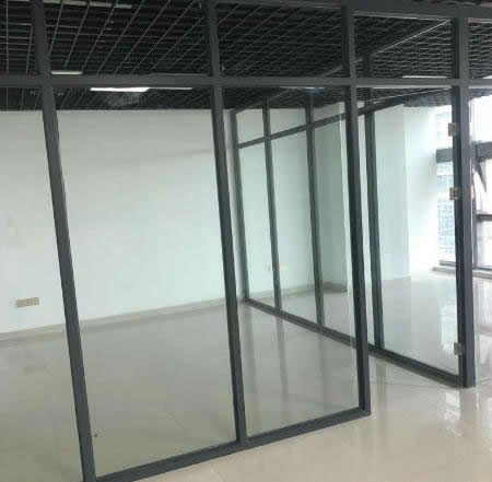 (出租) 新城吾悦广场90平工作室，2个玻璃隔断，能注公司